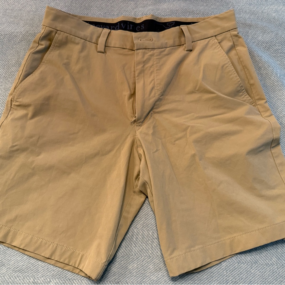 Vineyard Vines Khaki Performance Shorts size 30 waist